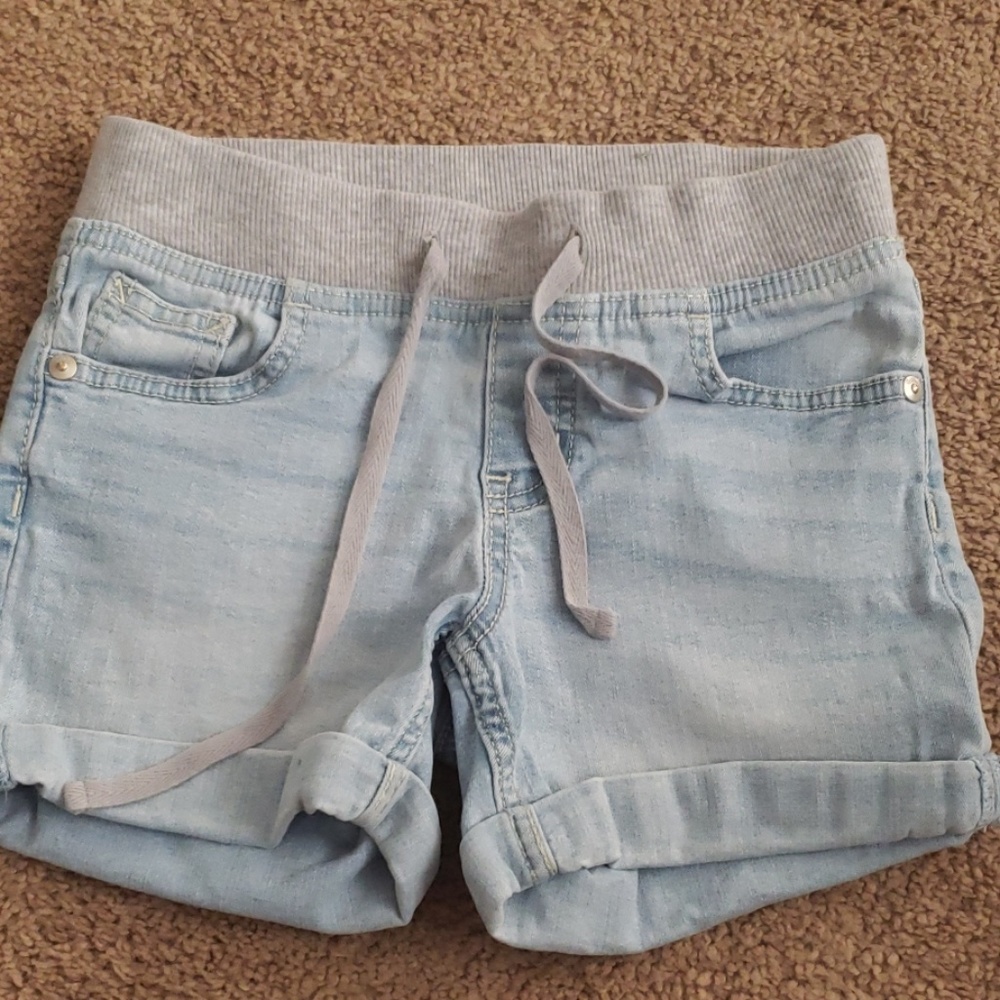 ⭐SALE 4/$20⭐ Justice denim shorts sz 8